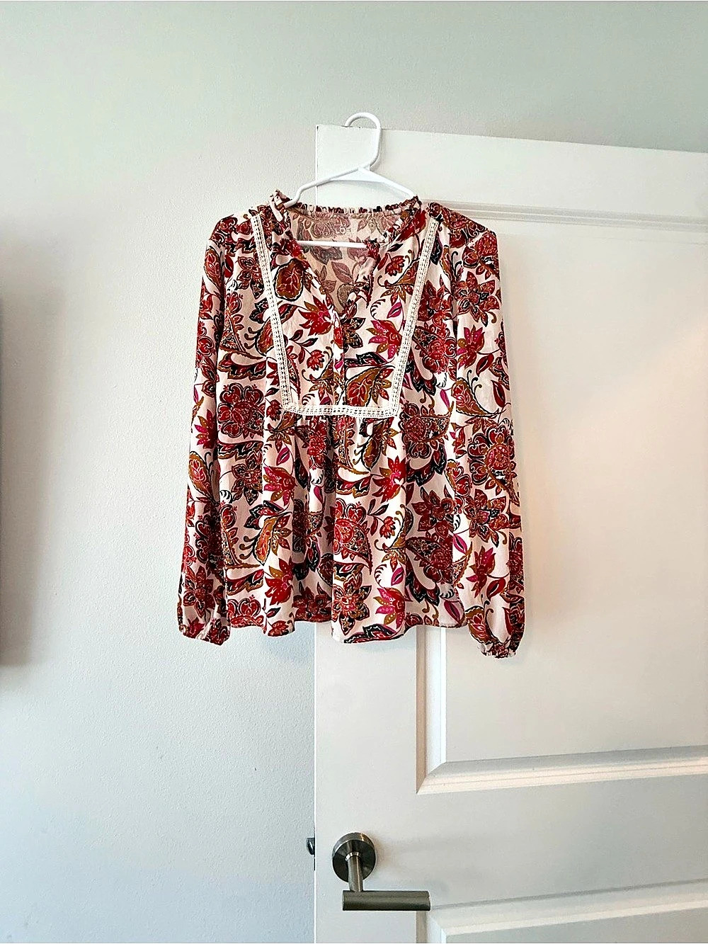 LOFT Outlet Floral Blouse in Red & White Size Medium
